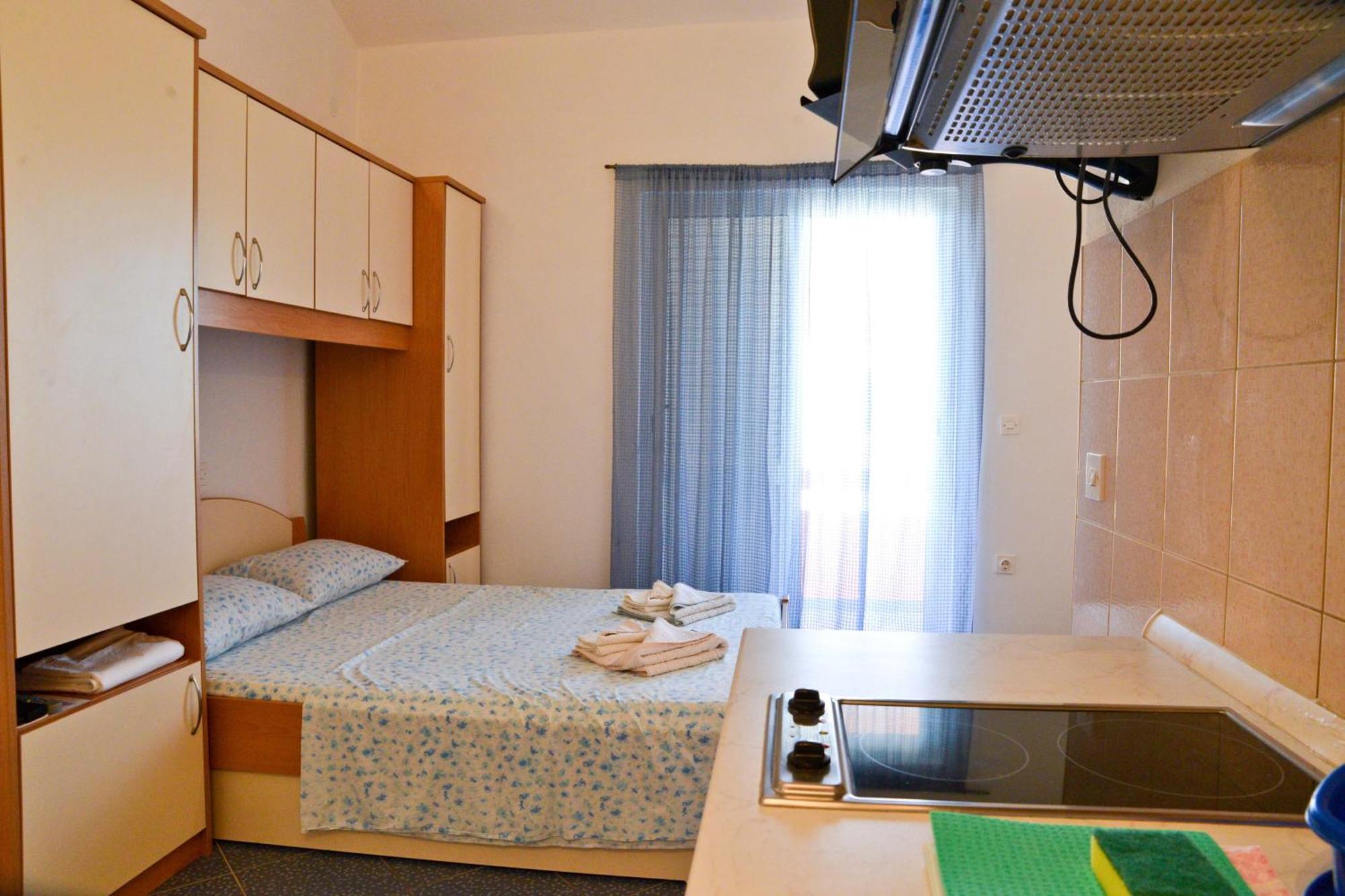 Apartments Lonic Kukljica Room photo